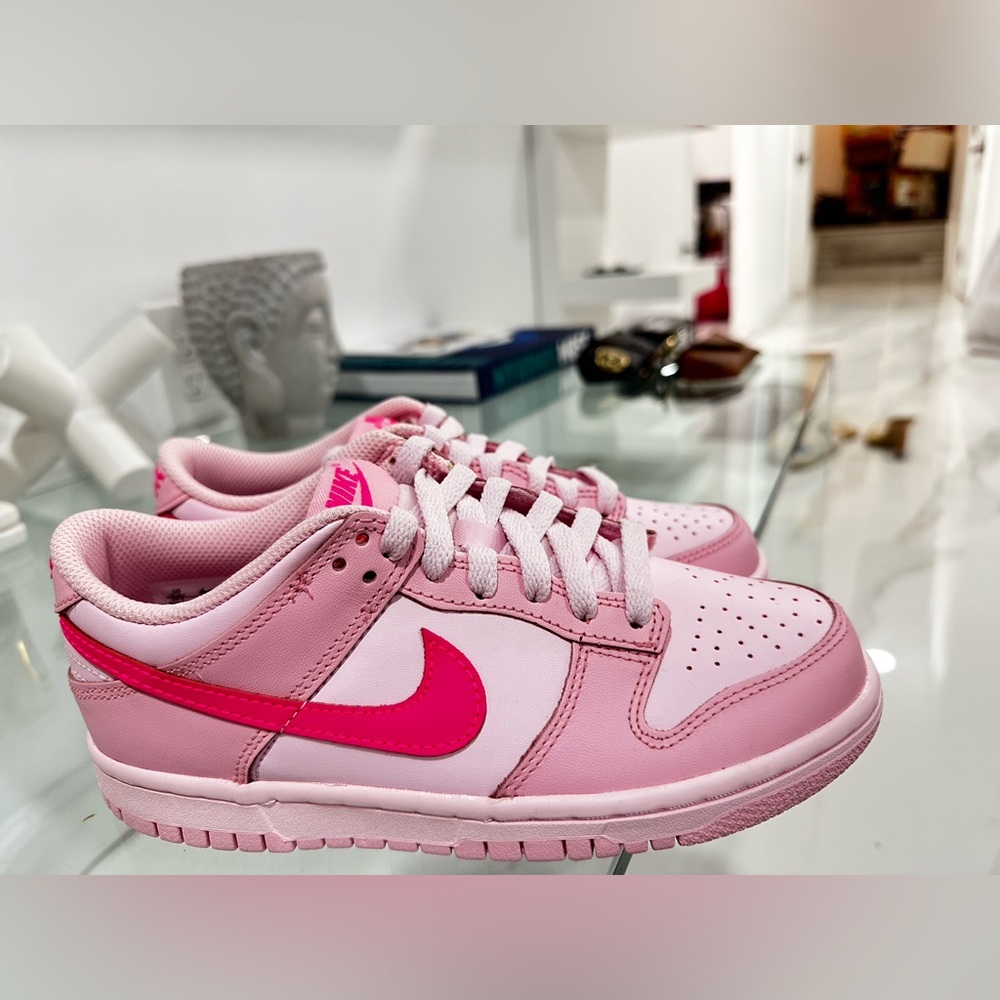 NIKE Dunk Low Sz 4.5Y (Boys) Triple Pink